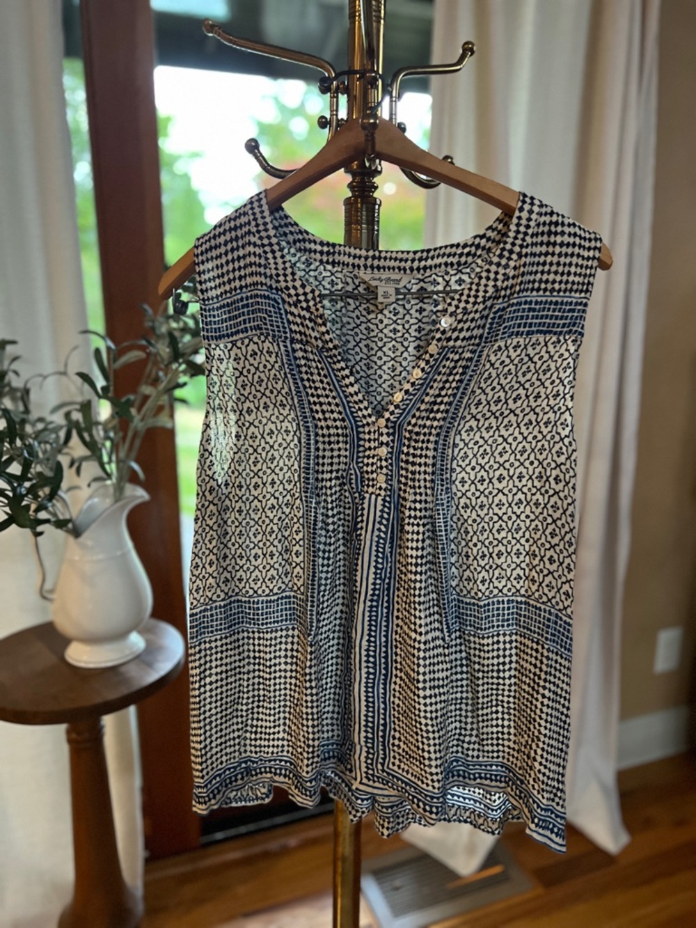 Lucky Brand 🍀 Sleeveless Blue & White Printed Split-Neck Tank Top